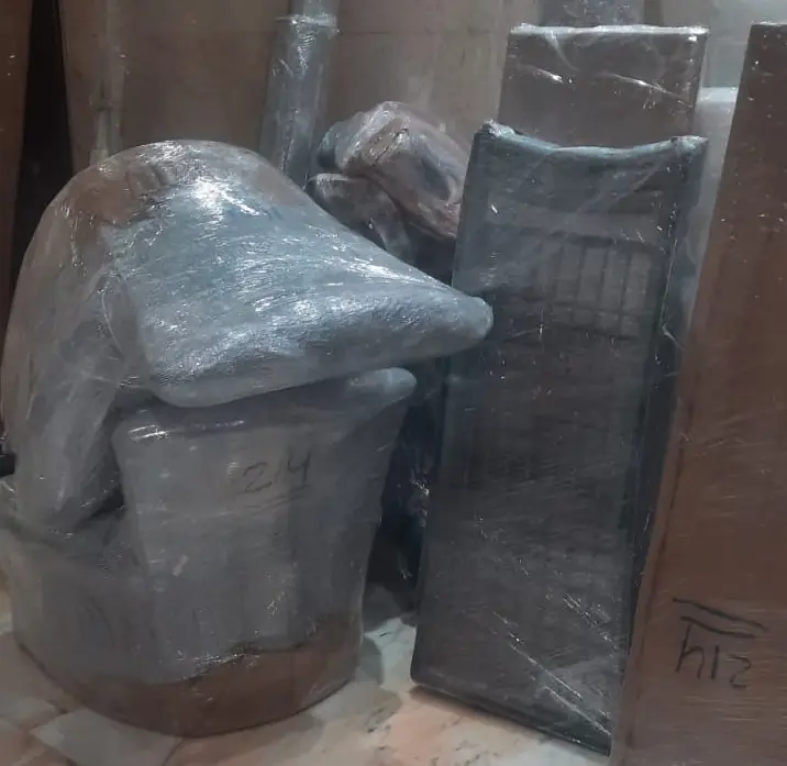 أثاث مكتب مغلف وجاهز لنقل اثاث المكاتب
